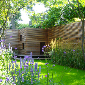 P180 - horizontal green oak trellis, with built-in play house