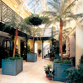 P260 - DA4 style containers in an atrium